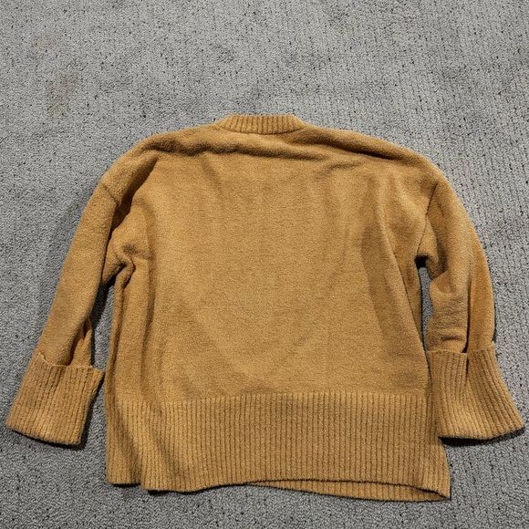 Medium cozy tan sweater - Picture 2 of 3